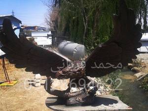 اجرا و نصب مجسمه عقاب سنگی در البرز