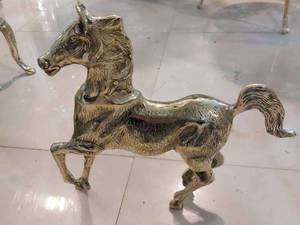 مجسمه اسب وحشی بزرگ