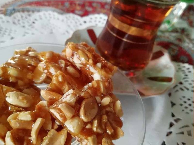 خرید شکلات بادام یا بادام سوخته در آستانه