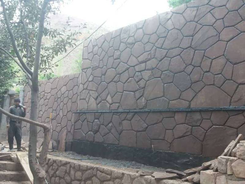 اجرای سنگ مالون نمای دیوار کشی باغ در آبسرد