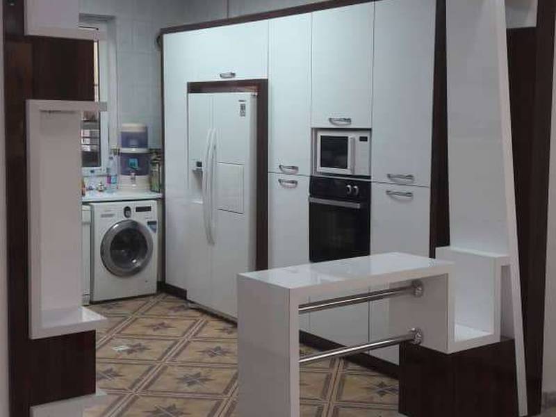 کابینت های گلاس سفید و قهوهای در لنگرود