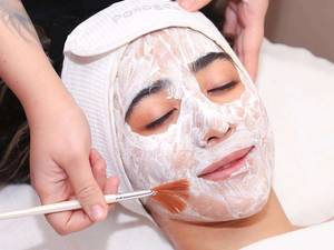 اجرای تخصصی  پیلینگ آنزیمی   در اهواز