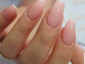ارائه خدمات کاشت ناخن در مشهد