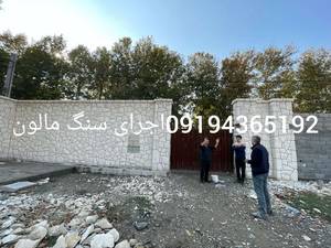 نصب سنگفرش برای کف خیابان شهرک
