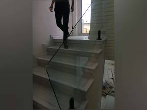 نصاب حفاظ شیشه ای راه پله در گیلان