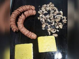 هات داگ قارچ و پنیر