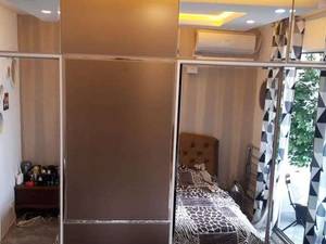 اجرای کمد دیواری درب ریلی همراه باآیینه