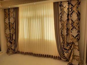 پرده کرپ اسکاچی و پنل گل داماس