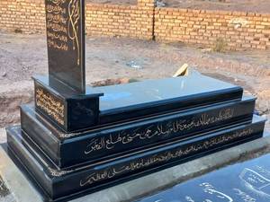 سنگ سیمین با ۶ دست قرنیز