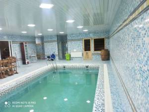استخر سر پوشیده به همراه جکوزی