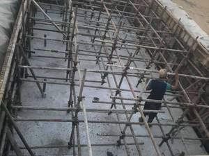عملیات بتن ریزی و قاب بندی استخر