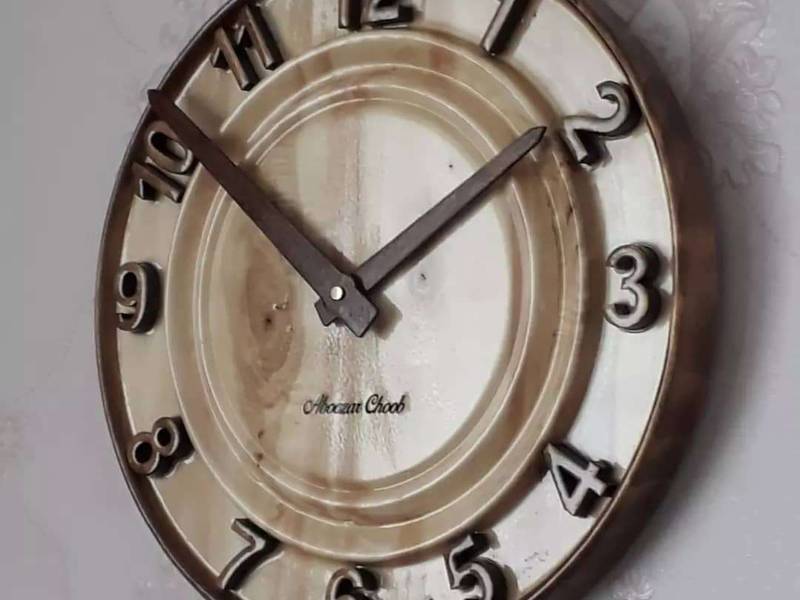 ساعت تمام چوب با شماره های چوبی