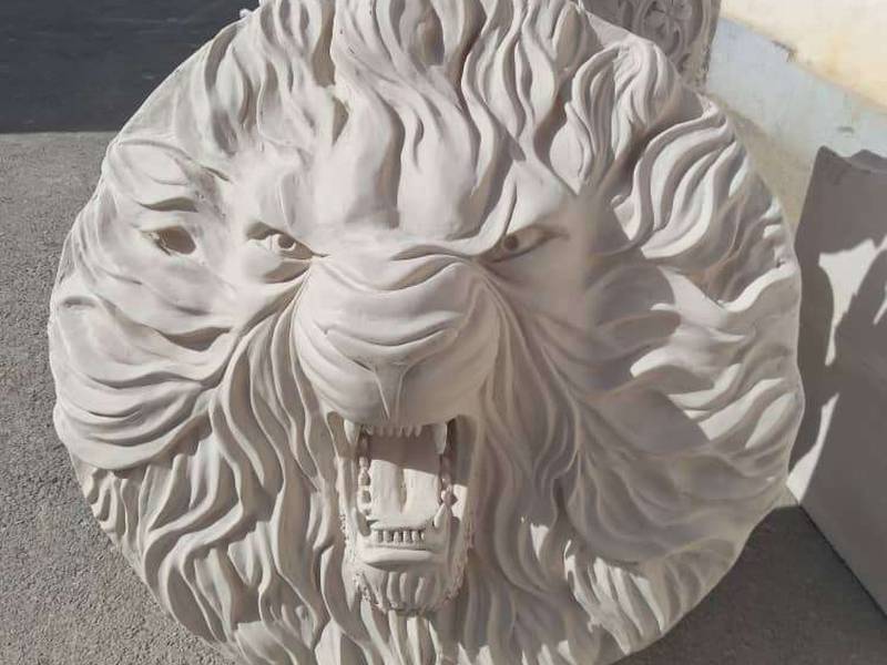 مجسمه کله شیر دیواری