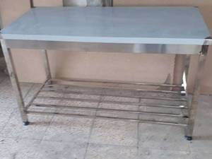 میز کار وسط یا مرکزی