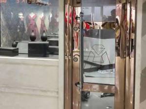 نصب درب طلا فروشی