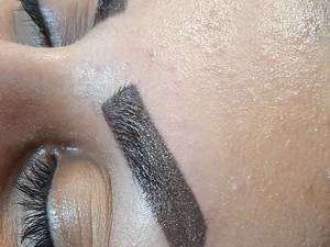 اجرای تاتو ابرو