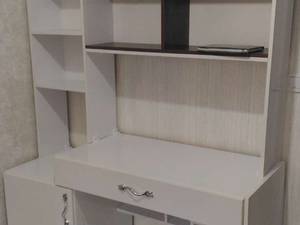 میز تحریر کتابخانه دار