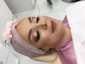 انجام میکاپ ساده و اروپایی