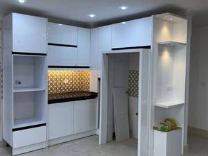 طراحی و اجرای کابینت هایگلاس براق