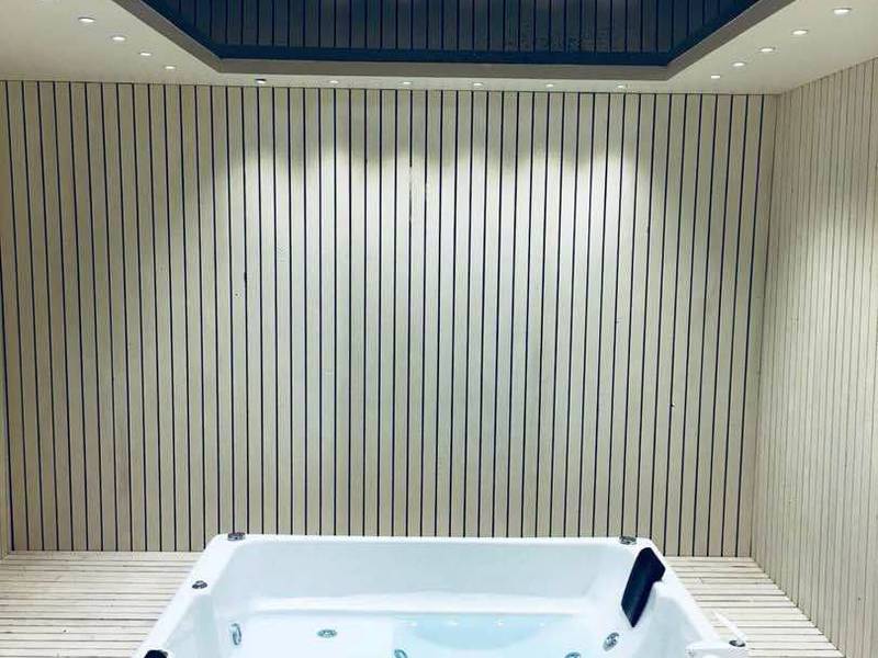 جکوزی چهار نفره ابعاد ۱۸۰*۱۸۰