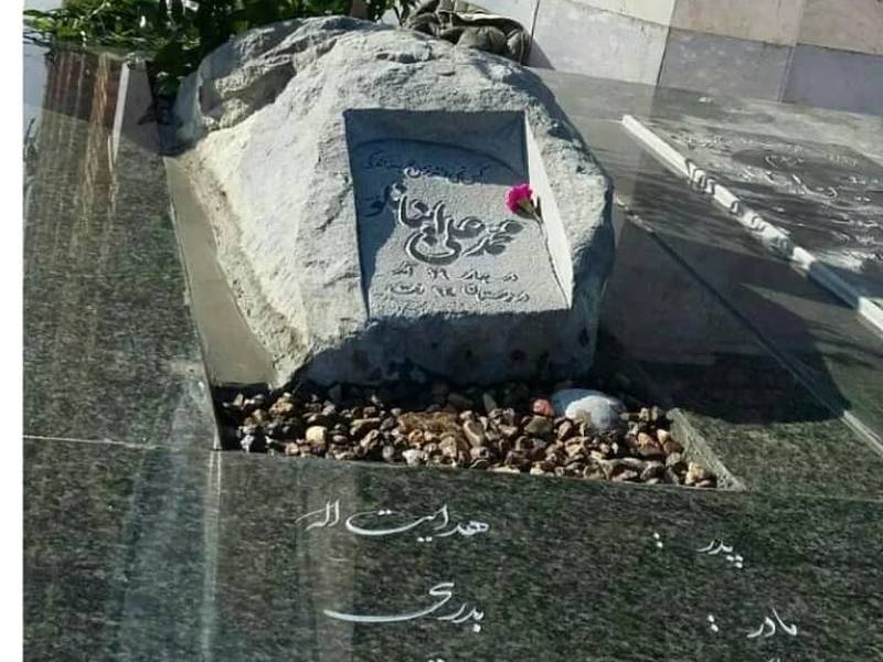 سنگ قبر طرح صخره طبیعی