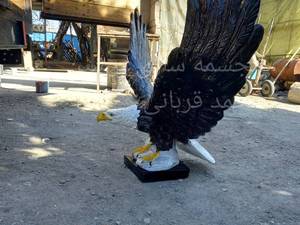 مجسمه عقاب بتنی 