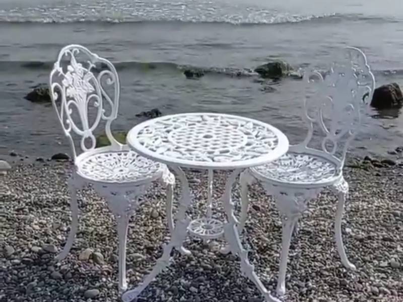 میز و صندلی چدنی