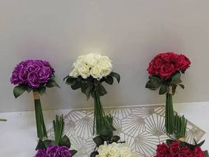 دسته گل رز ۱۸شاخه