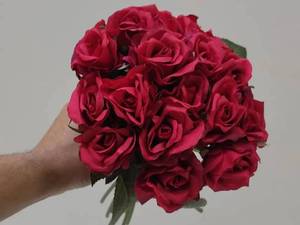 دسته گل رز ۱۸شاخه