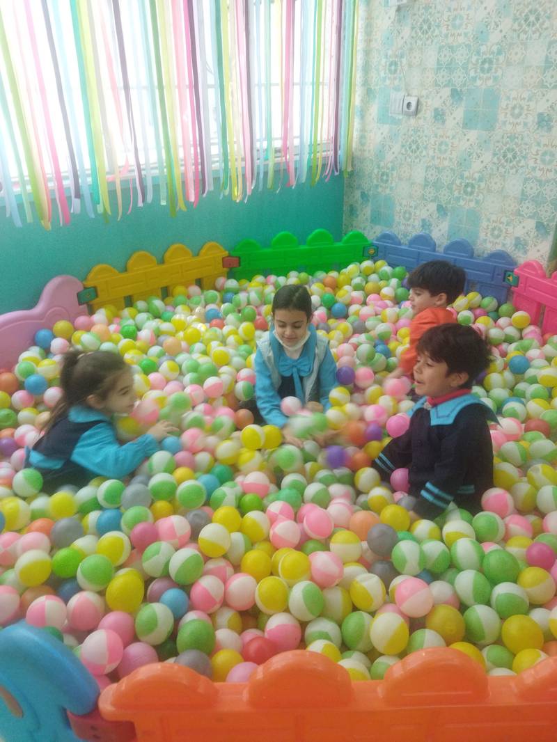 استخر توپ در مهدکودک