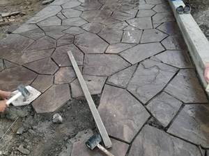 اجرای سنگ مالون طبيعی برای محوطه سازی باغ ويلا 