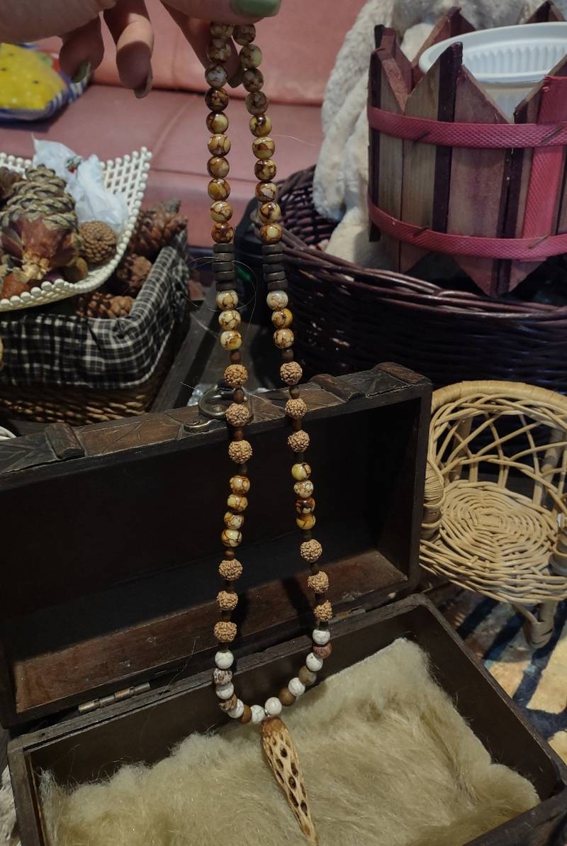گردنبند مغز کاج دستساز دلونا