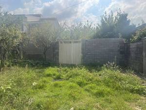 زمین مسکونی دور دیوار