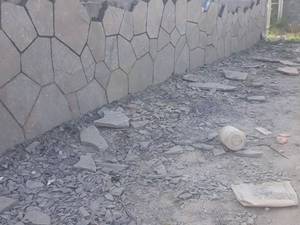 نصب سنگ مالون لاشه کوهی کف دیوار 