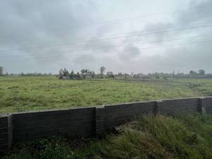 خانه نیمه کاره حیاط دار