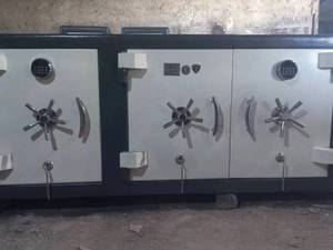 گاوصندوق زیر ویترینی طلافروشی