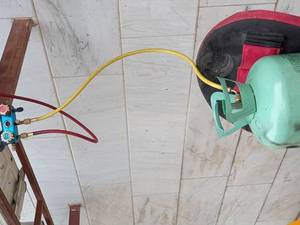 شارژ گاز اسپلیت با دستگاه اتوماتیک در محل